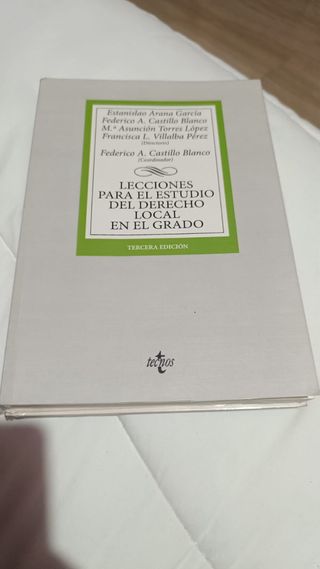 Manual de lecciones de derecho local