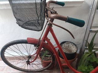 Bicicleta clásica antigua roja