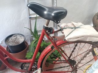 Bicicleta clásica antigua roja
