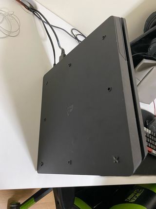 PS4 Slim (PlayStation 4) negra