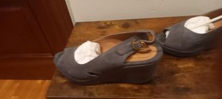 Sandalias cuña gris mujer