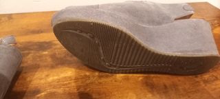 Sandalias cuña gris mujer