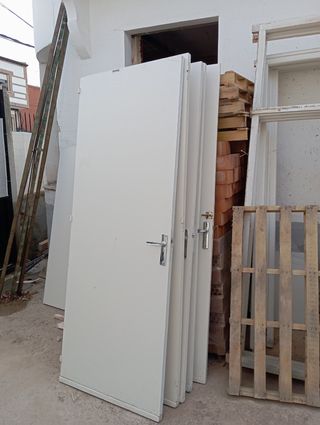 Puertas madera antiguas blancas