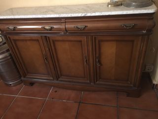 Mueble recibidor de mármol y madera