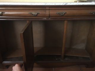 Mueble recibidor de mármol y madera