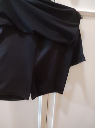 Falda deportiva negra corta