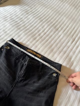 Vaqueros Desigual negros, talla 28