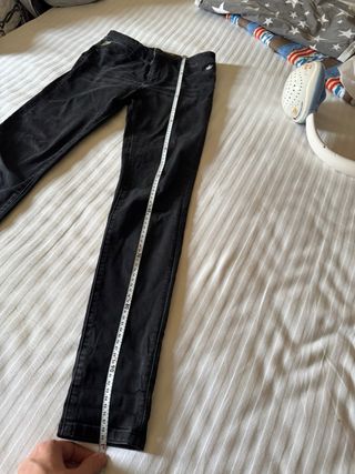 Vaqueros Desigual negros, talla 28