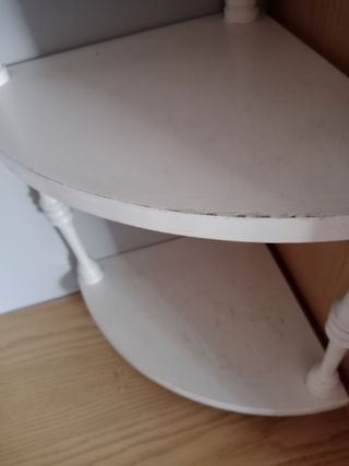 Estantería blanca de esquina