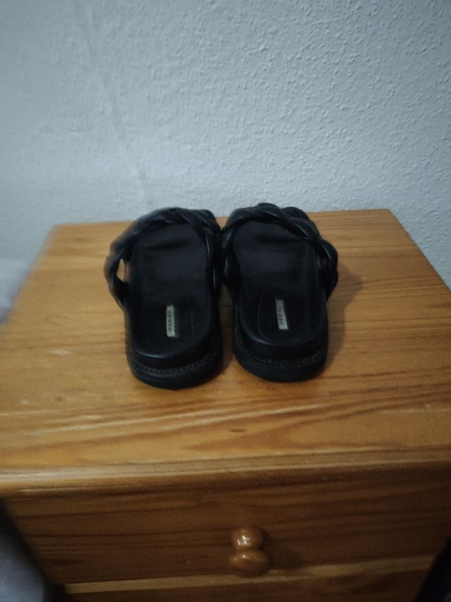 Sandalias negras trenzadas Corina