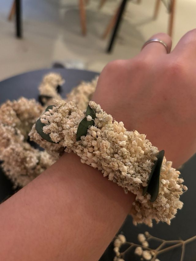 Bracciali con fiori stabilizzati per matrimoni o comunioni