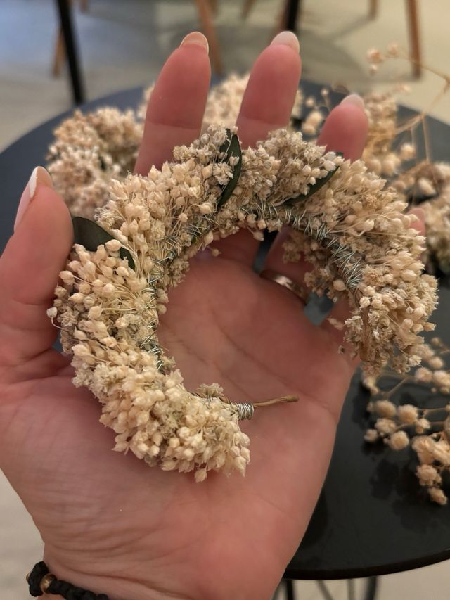 Bracciali con fiori stabilizzati per matrimoni o comunioni