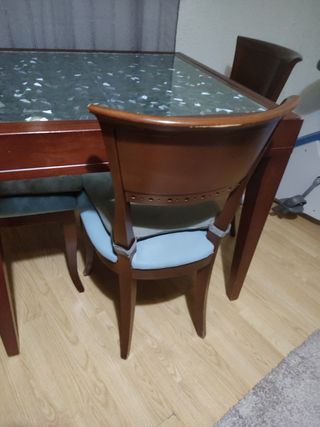 Mesa comedor con cuatro sillas
