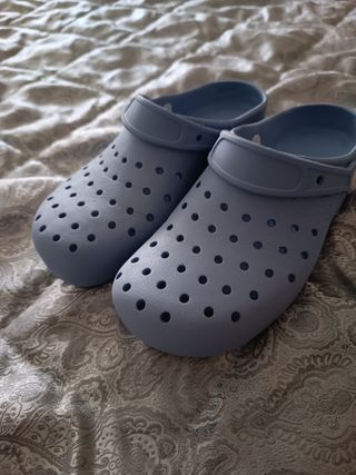 Zuecos Feliz Caminar azules, talla 36