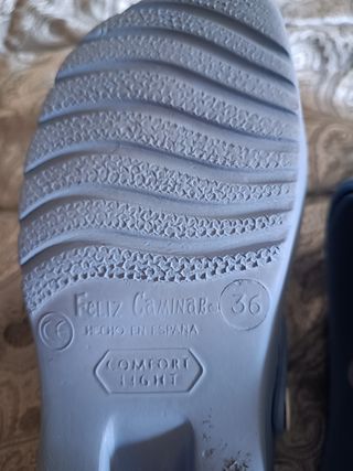 Zuecos Feliz Caminar azules, talla 36