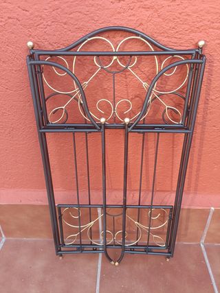 Estantería, botellero metal negra y dorada