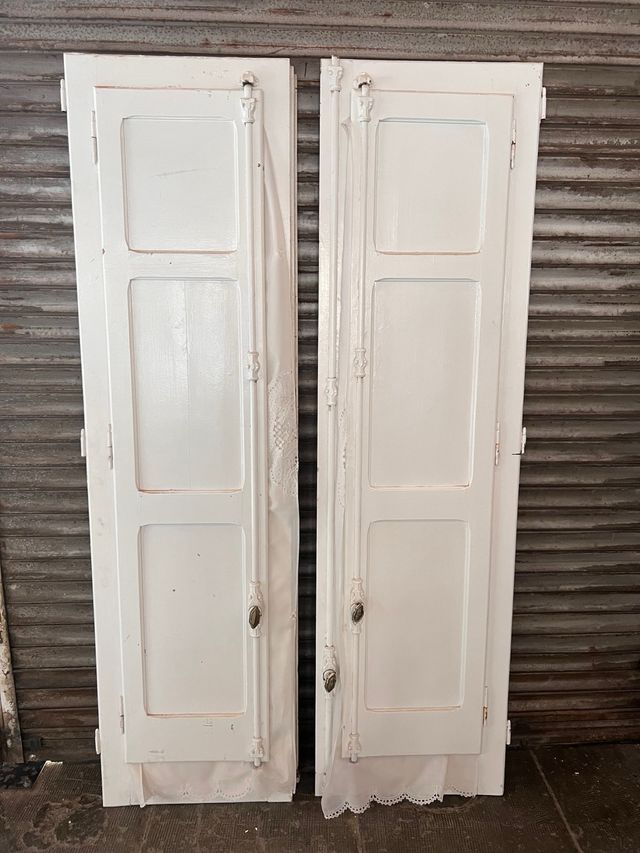 2 Porticones antiguos blancos