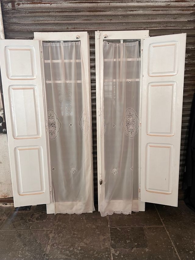 2 Porticones antiguos blancos