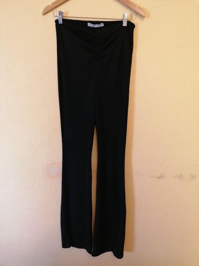 Pantalón negro flare Bershka talla M