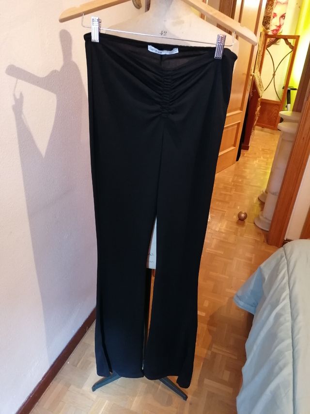 Pantalón negro flare Bershka talla M