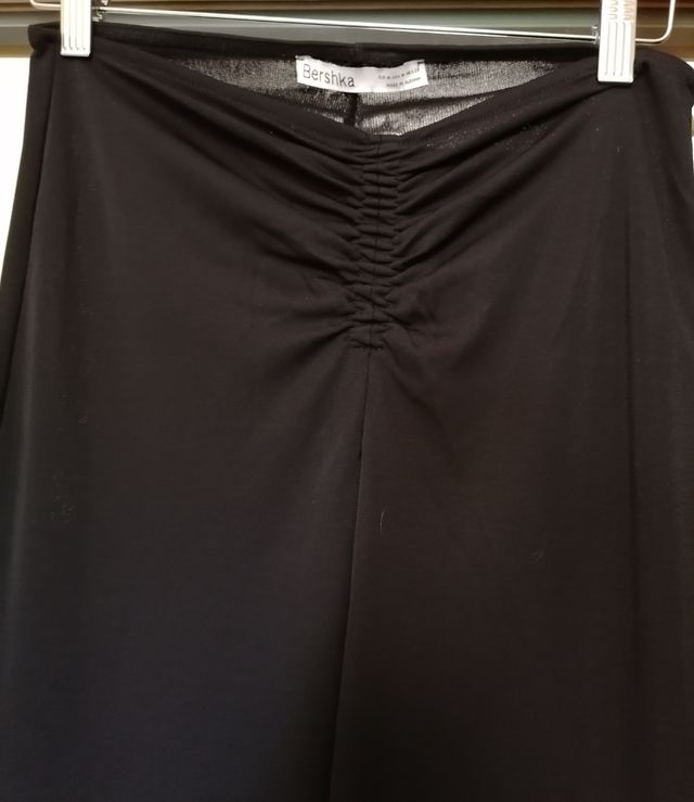Pantalón negro flare Bershka talla M