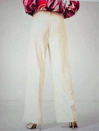 Pantalones blancos estilo palazzo