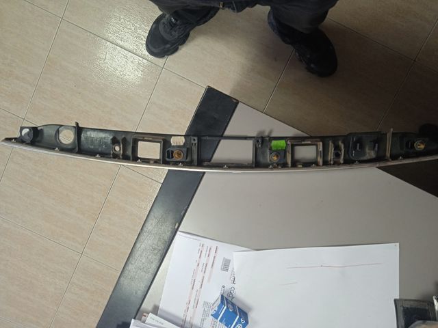 Moldura cromada maletero Mercedes C220