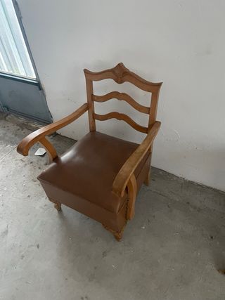 Silla madera antigua marrón