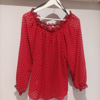 Blusa roja lunares negros