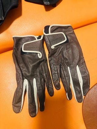 Ropa equitación: Pantalones polainas casco guantes