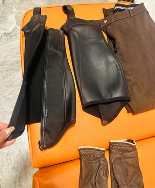 Ropa equitación: Pantalones polainas casco guantes