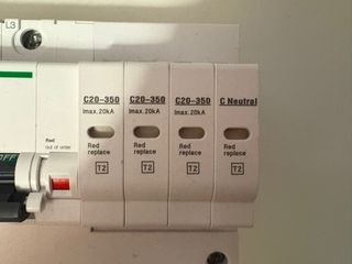 Interruptor sobretensones Schneider Electric IQuic