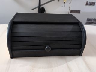 Porta pane in legno nero