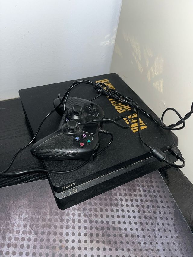 PS4 Slim (PlayStation 4) nera