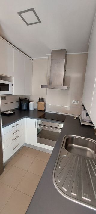 Muebles de cocina blancos.