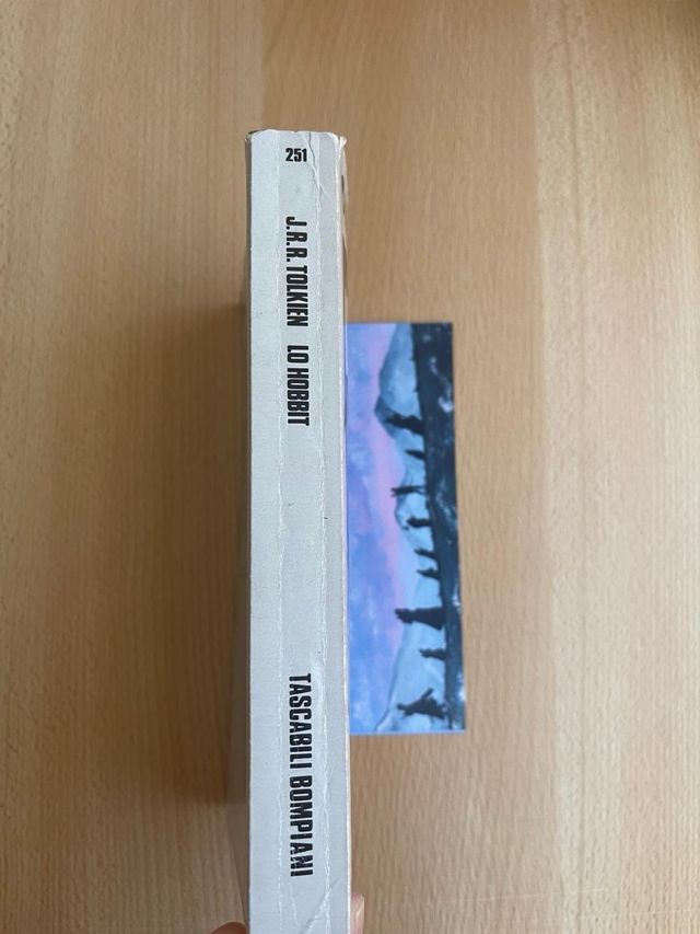 J.R.R. Tolkien lo hobbit tascabili bompiani 1988