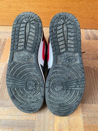 Air Jordan 1 Mid - rojas y negras