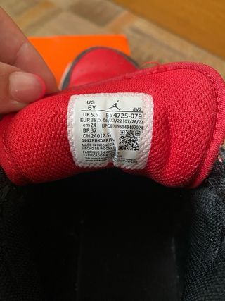 Air Jordan 1 Mid - rojas y negras