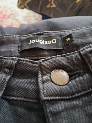 Vaqueros Desigual negros