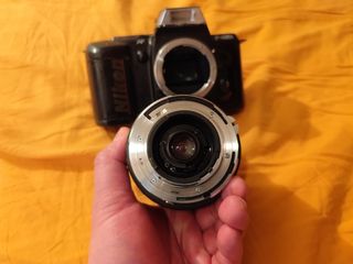 Cámara Nikon F-401s + objetivo Tamron 28-200 mm