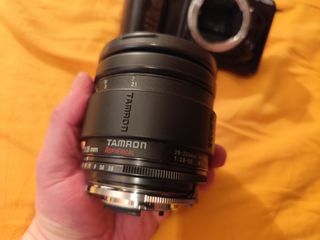 Cámara Nikon F-401s + objetivo Tamron 28-200 mm