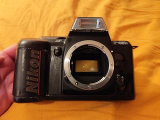 Cámara Nikon F-401s + objetivo Tamron 28-200 mm