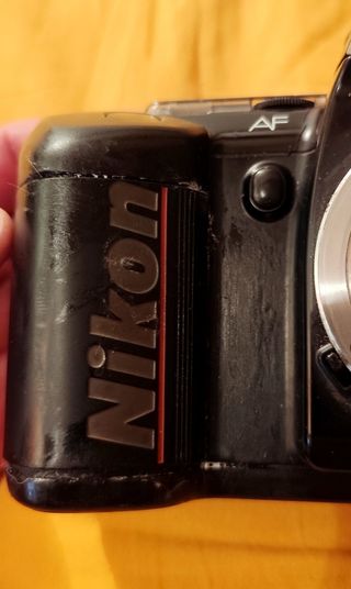 Cámara Nikon F-401s + objetivo Tamron 28-200 mm
