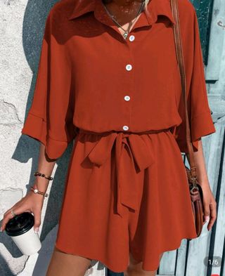 Mono camisero naranja, muy bonito