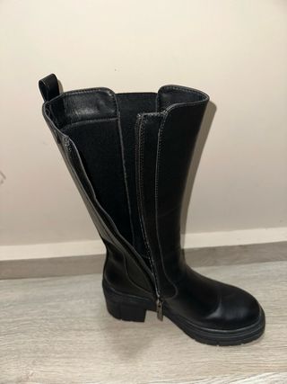 Botas negras altas