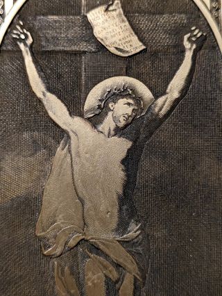 Aguabenditera antigua Cristo crucificado