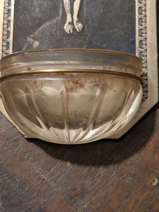 Aguabenditera antigua Cristo crucificado