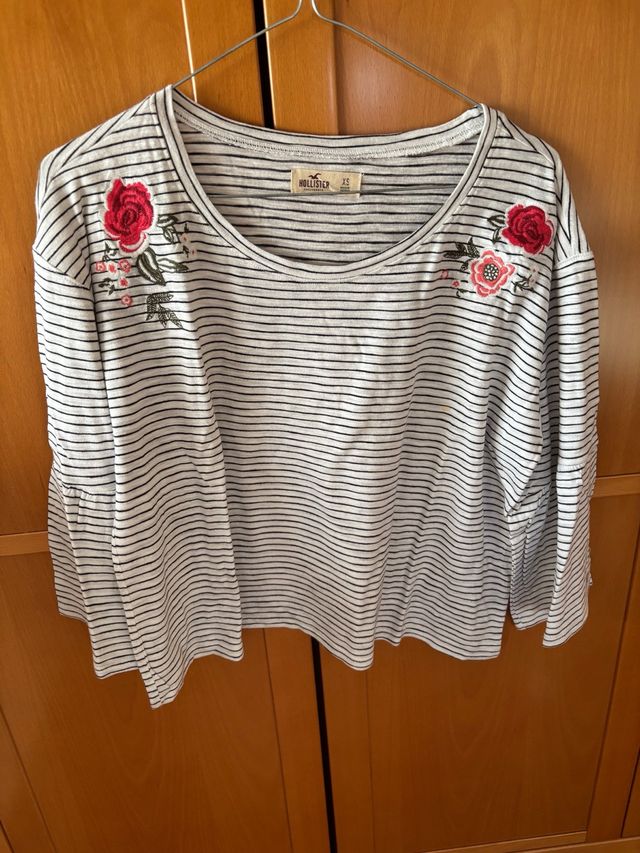 Camiseta Hollister rayas manga campana