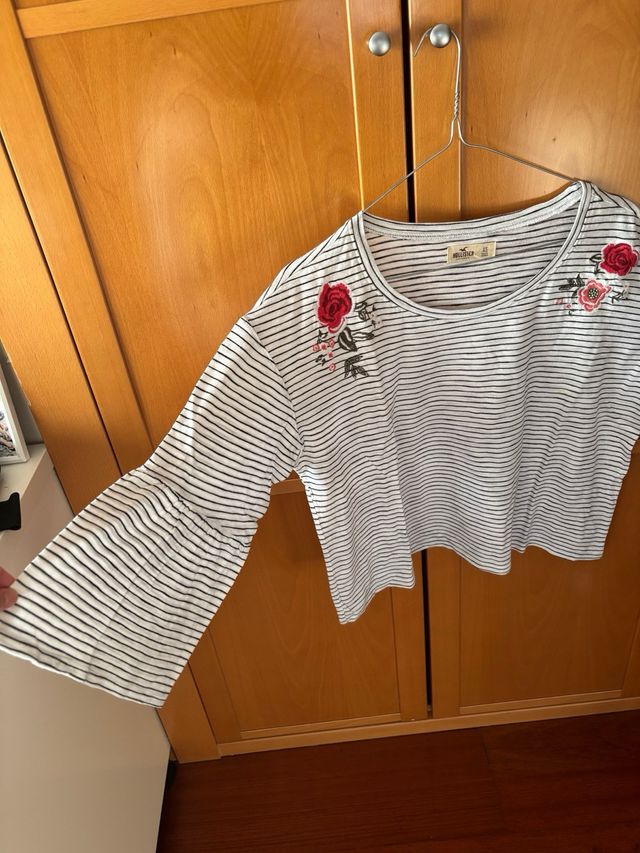 Camiseta Hollister rayas manga campana