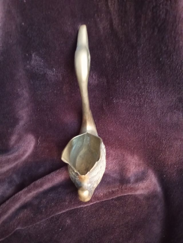 Figura de cisne bronce